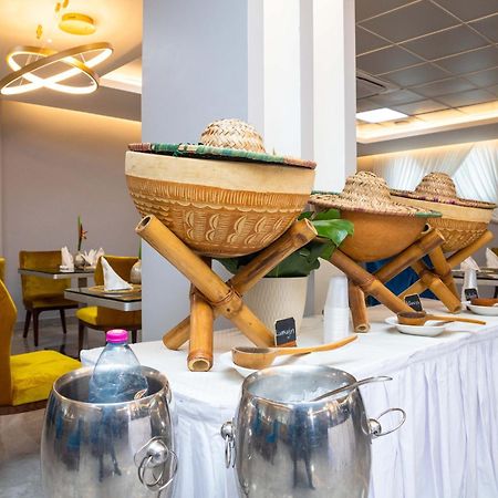 Oak Plaza Hotels East Airport Аккра Экстерьер фото