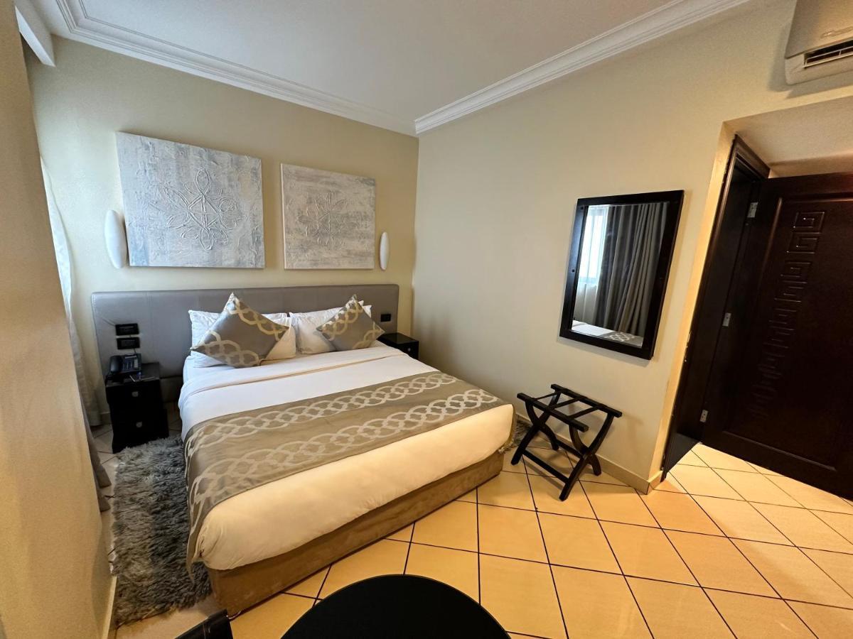 Oak Plaza Hotels East Airport Аккра Экстерьер фото