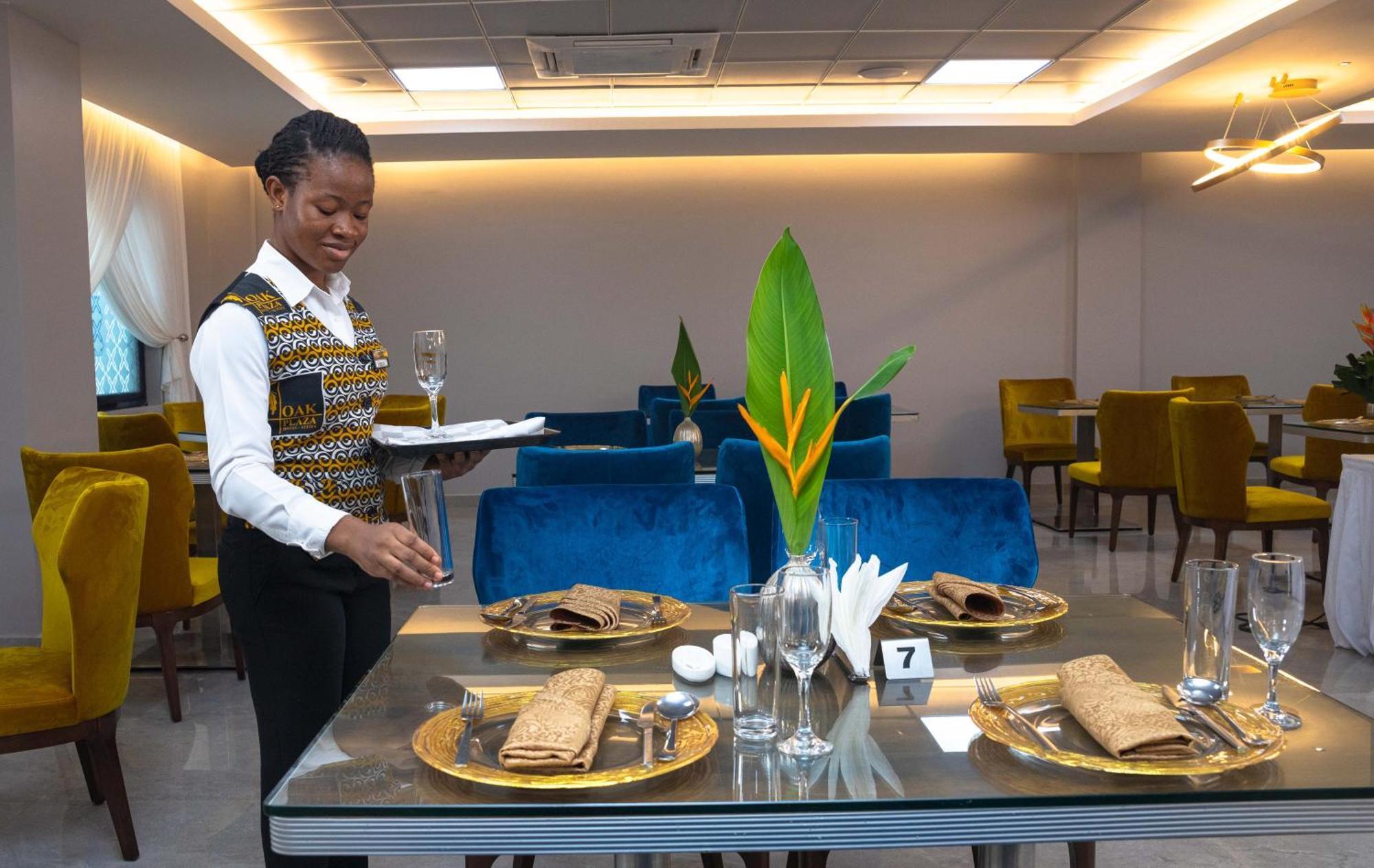 Oak Plaza Hotels East Airport Аккра Экстерьер фото