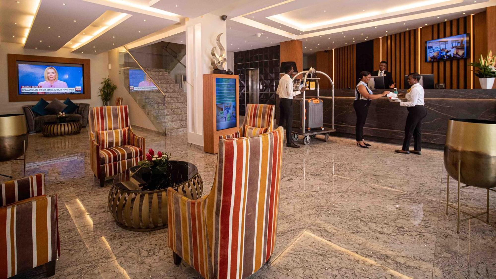 Oak Plaza Hotels East Airport Аккра Экстерьер фото