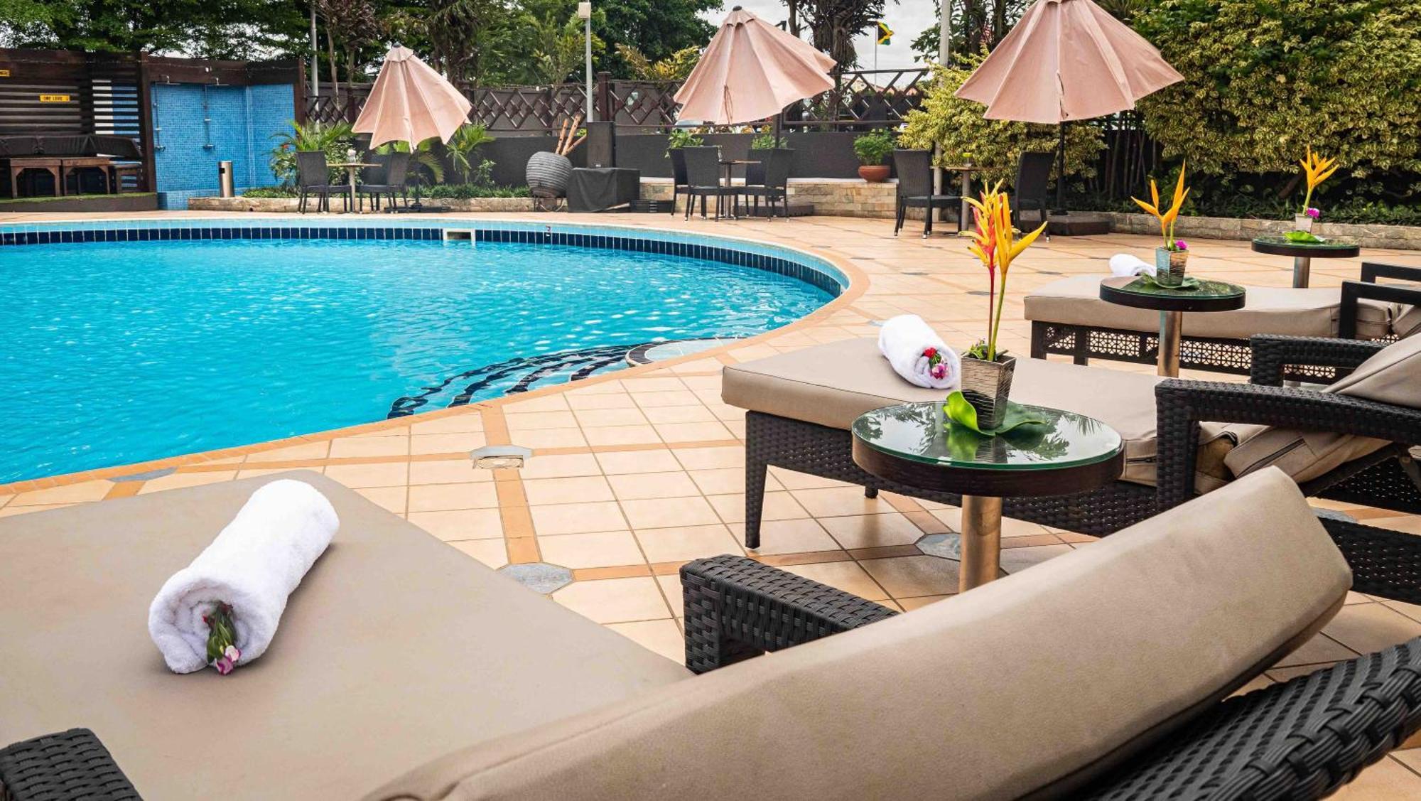 Oak Plaza Hotels East Airport Аккра Экстерьер фото