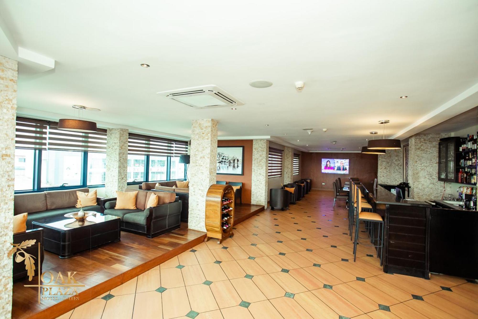 Oak Plaza Hotels East Airport Аккра Экстерьер фото