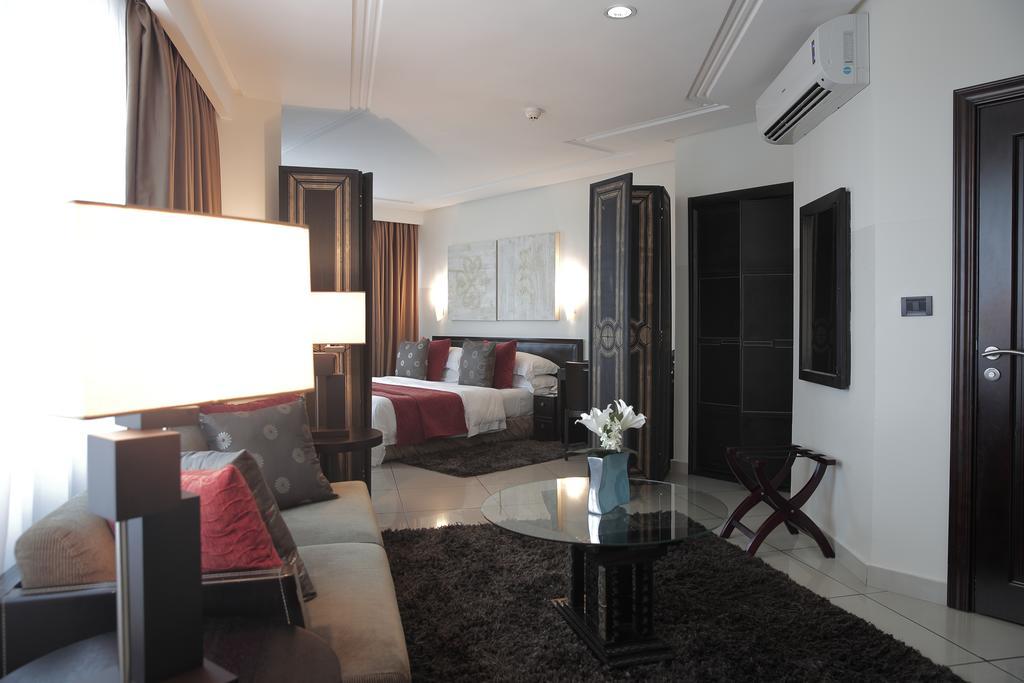 Oak Plaza Hotels East Airport Аккра Экстерьер фото