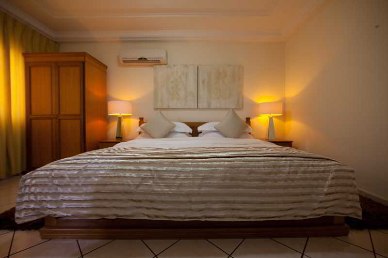 Oak Plaza Hotels East Airport Аккра Экстерьер фото